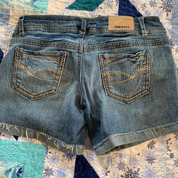 Shorts - Picture 3 of 3